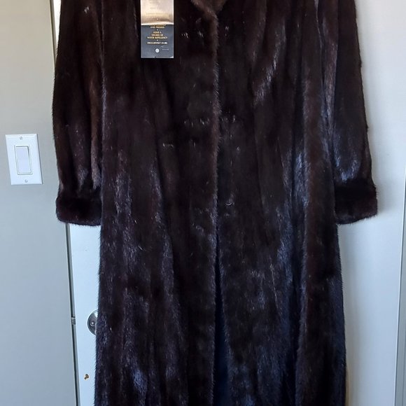 Mint Condition 3/4 length Dark Ranch Mink Coat - Picture 2 of 6